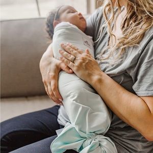 OLLIE SWADDLE BRAND NEW